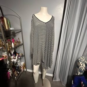 Avenue tunic top in excellent condition